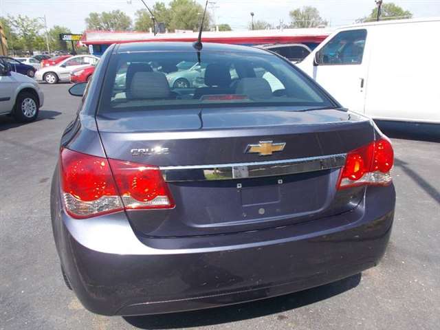 2013 Chevrolet Cruze LS Auto 4dr Sedan W/1sb
